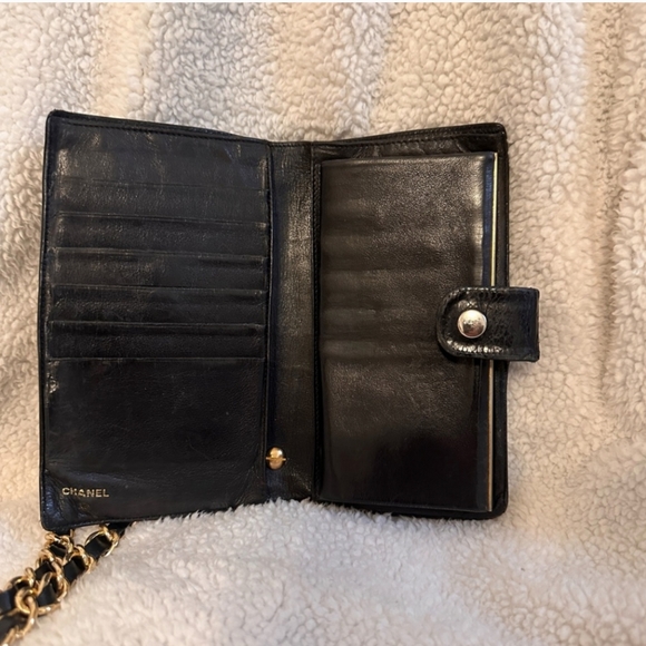 Authentic Chanel - Picture 5 of 7